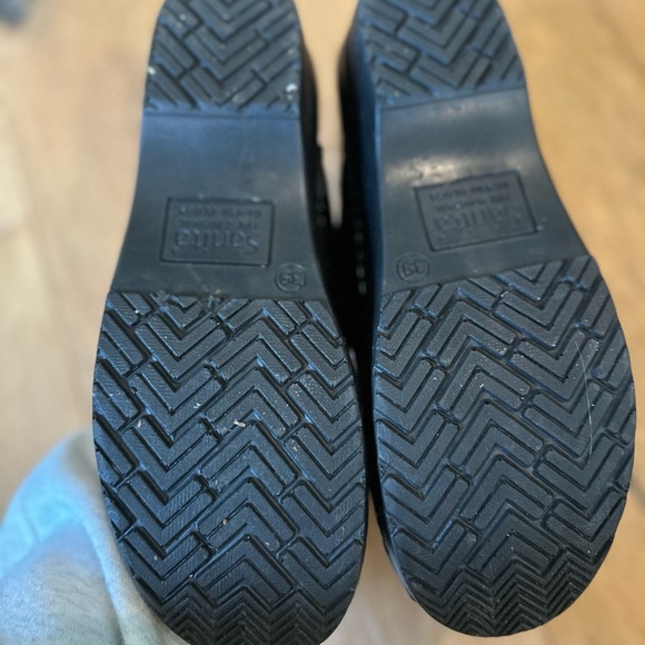 Sanita Sabel Glossy Black Patent Leather Slip Resistant Women's Clogs - Picture 5 of 7